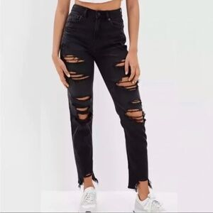 American Eagle Women's Strigid Ripped Mom Jean in Black Distressed Size 6